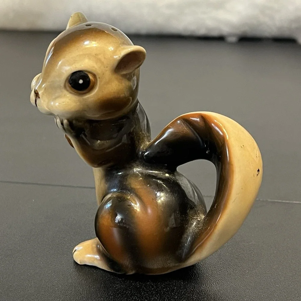Vintage 1950s Chipmunk Salt and Pepper Shaker Replacement Piece Cork Stopper